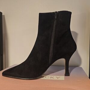 Chic Black Suede Heeled Boots